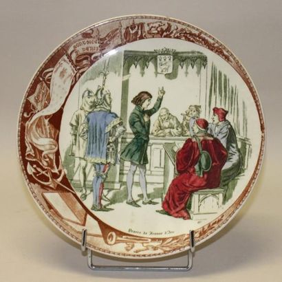Suite de neuf assiettes en faënce de SARREGUEMINES...