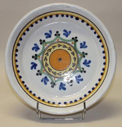 Assiette creuse en faïence de NEVERS à décor...