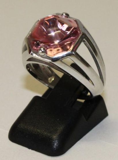 BACCARAT
Bague en argent ajouré, l'anneau...