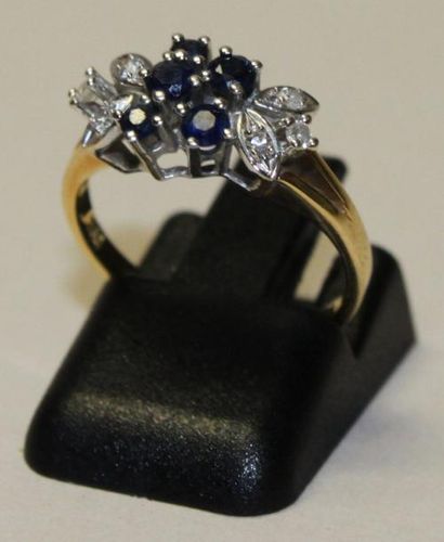 Bague «fleur» en or jaune et blanc, sertie...
