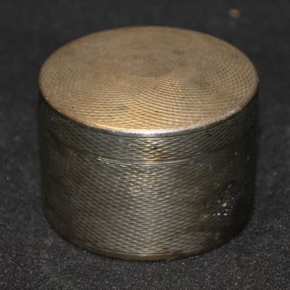 ORFèVRE : Amédée PLAISAIT. Boîte cylindrique...