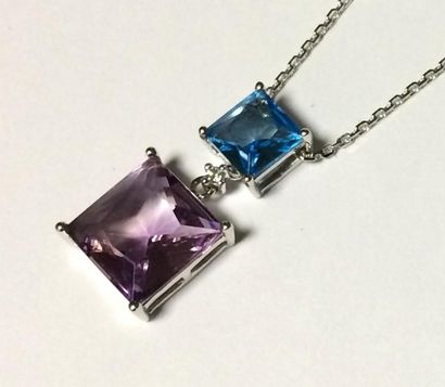 Pendentif et sa chaîne à maille forçat, en...
