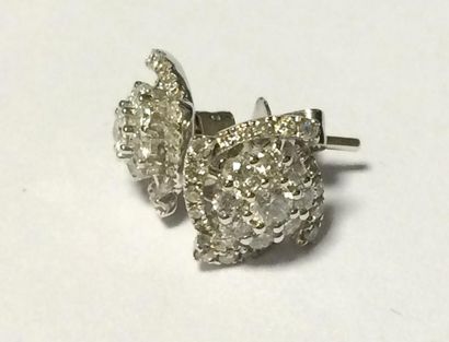Paire de boucles d'oreilles design en or...