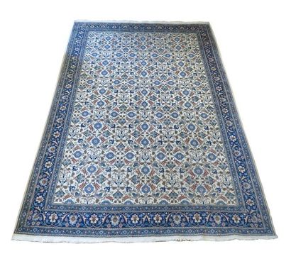 Tapis en laine. Mileu du Xxème siècle. 2...