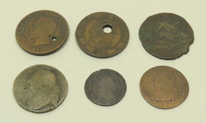 Lot de six pièces diverses, dont une pièce...