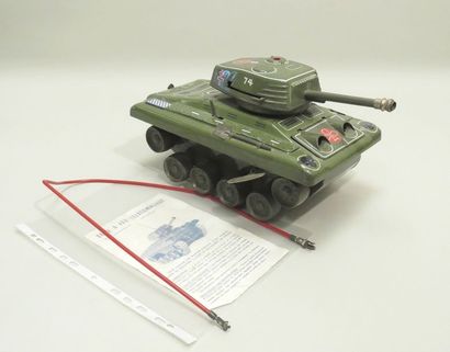 Tank en tôle sérigraphiée (PUMA). Fabrication...