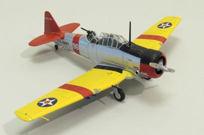 Avion de combat en métal et plastique 