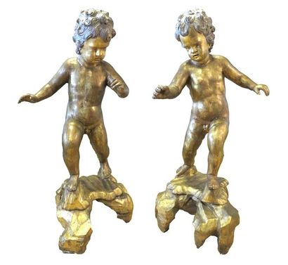 Importante paire de putti en bois sculpté...