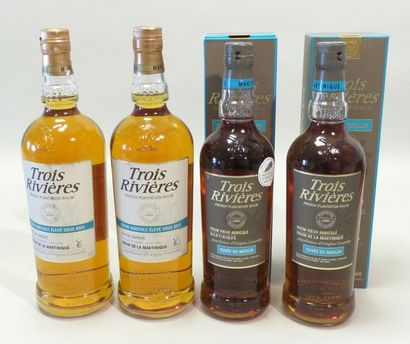 Lot de 4 Flacons, comprenant : -Rhum Vieux...