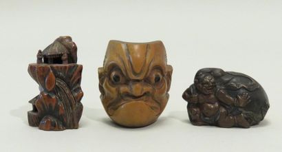 Lot de trois objets, dont deux netsuke en...