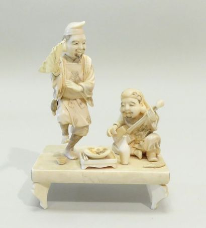 Okimono en ivoire, Daikoku et Ebisu, l’un...