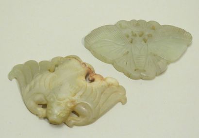 Lot de deux pendentifs, un papillon aux ailes...