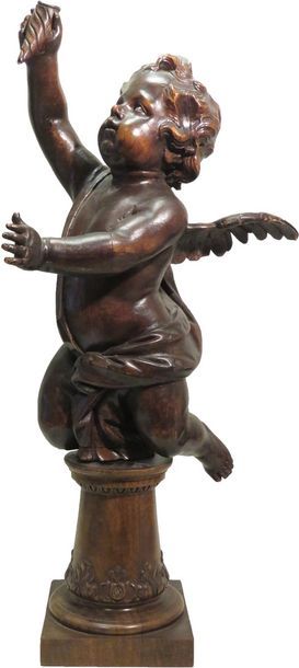 Angelot porte-torchère en noyer sculpté en...