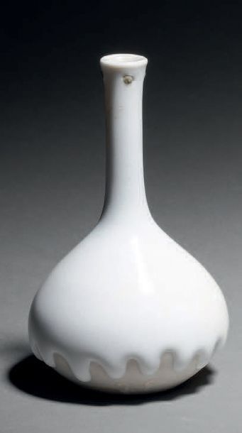 Taxile DOAT (1851-1938)

Soliflore en porcelaine...