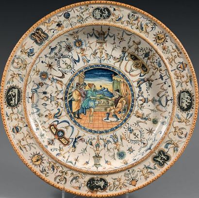 FLORENCE

Plat rond en faïence à décor polychrome...