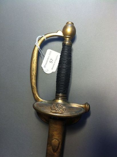 Epée d'officier. Fusée filigranée d'argent....