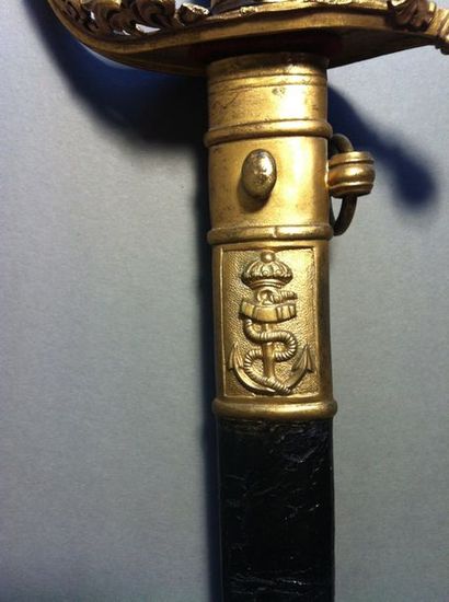 Sabre d'officier de marine. Poignée en corne...