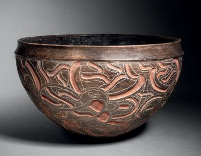 BOL WITH ENGRAVED DECORATION OF THREE HEADS...