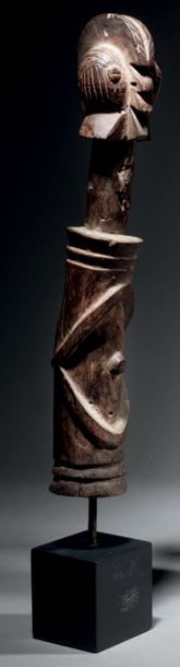 STATUE WURKUN, NIGERIA
Bois dur à patine...