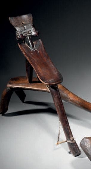 SIÈGE LOBI, BURKINA FASO
Bois à patine brune
L....