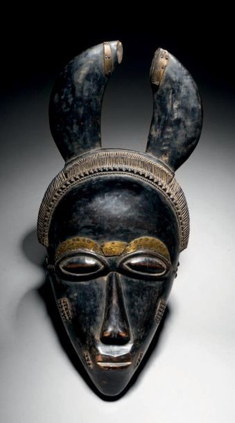 MASQUE BAOULE, CÔTE D'IVOIRE
Bois dur à patine...