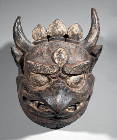 MASQUE DE GARUDA, BHUTAN
Bois à patine brune...