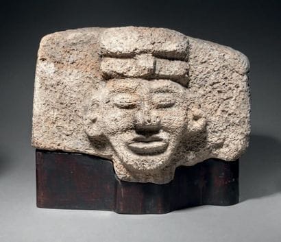FRAGMENT D'UNE STATUE
ANTHROPOMORPHE
CULTURE...