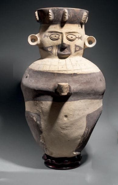 GRANDE URNE ANTHROPOMORPHE DITE CHINA
CULTURE...