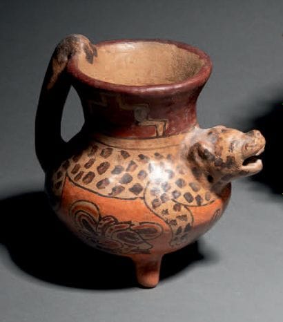 VASE À TÊTE DE FÉLIN
ET À DÉCOR PEINT
CULTURE...