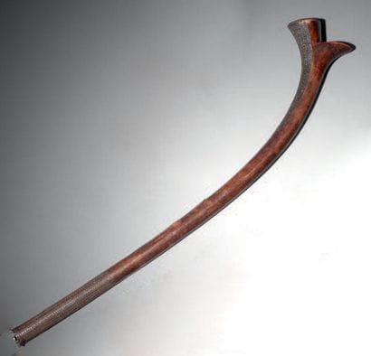 MASSUE SALI, ARCHIPEL DES FIDJI
Wood with...