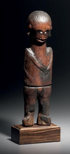 STATUETTE KAMBA, KENYA
Wood with brown oozing...