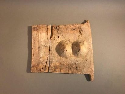 LOT OF AN ATTIC SHUTTER AND TWO STATUETTES
A....