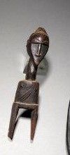 PULLEY STRAIGHT,
IVORY SIDE
Wood with brown
patina...