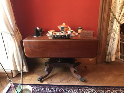 Dining room table in mahogany and mahogany...