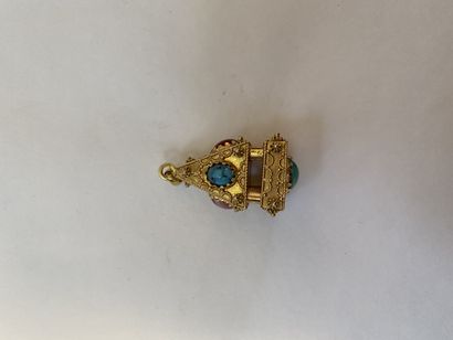 Charm watermarked in 750% gold enhanced with...