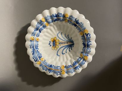 NEVERS

Round earthenware dish with relief...