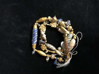 
Collier en or 585°/°° rehaussé d'olivettes...