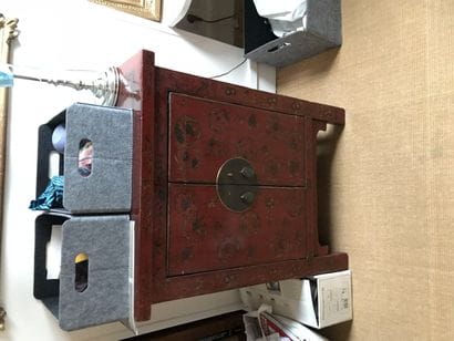 
Lacquer cabinet



Opening in front by two...