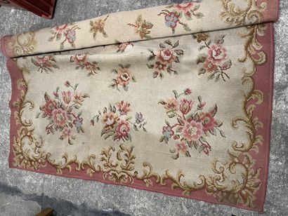Tapis
En laine
Décor de bouquets fleuris...