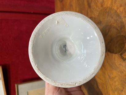 
MEISSEN

Charmant vase balustre

En porcelaine,...