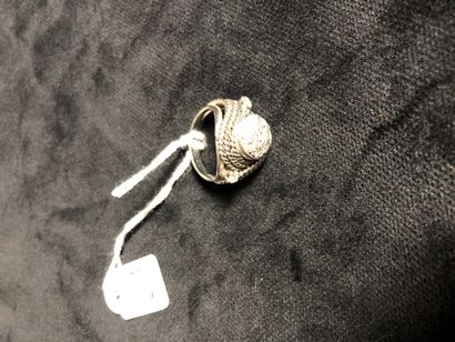 Swirl ring with twisted wires in 750°/°°...