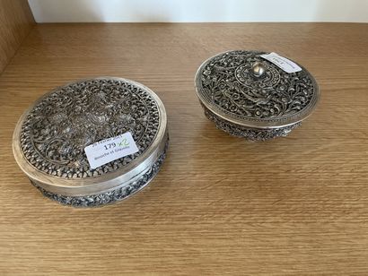 Two covered bowls
In metal with intertwined...