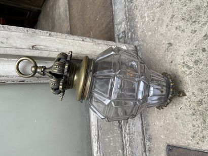 Petite suspension en bronze et verre
H. 44...