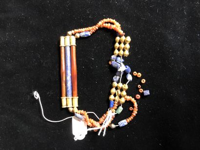 
Eléments de collier en or 750°/°° orné de...