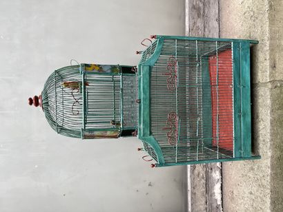 Cage à oiseaux

Birdcage

Made of green ...