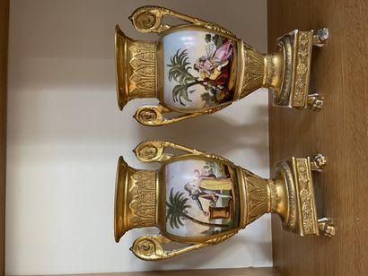 Pair of vases
Paris porcelain vases decorated...
