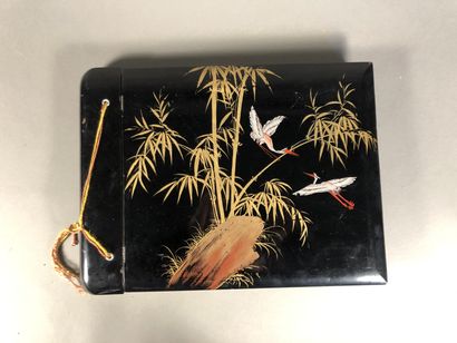 VIETNAM Lacquer photo album with crane decoration...