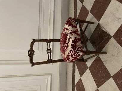 Richly carved walnut chair.
Provencal work,...