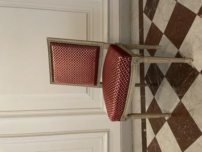 Six chairs in moulded lacquered wood
resting...