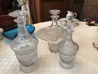 Set of carafes and engraved glass vase